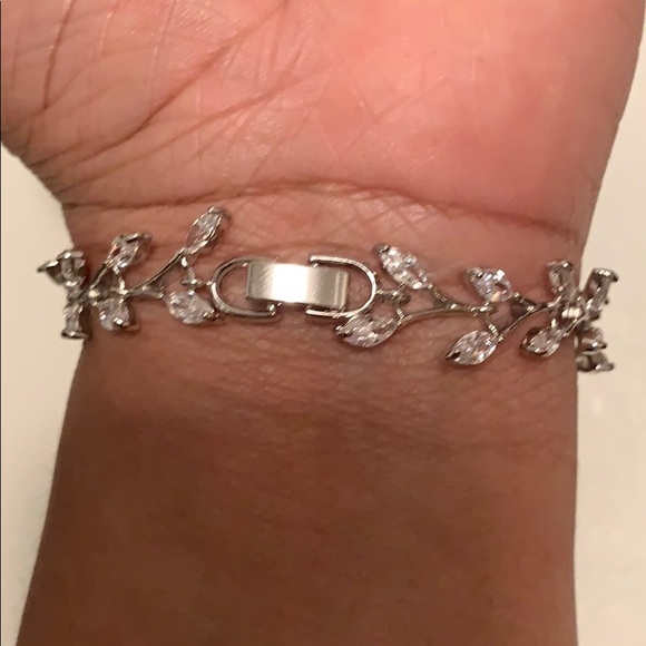 Bridal Pearl Zirconia Bracelet - Picture 4 of 5